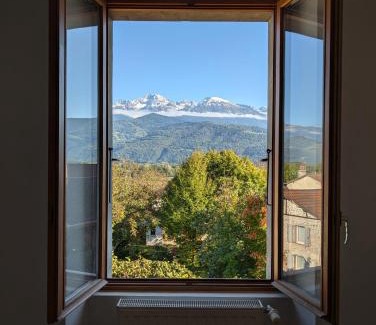 Montbonnot-Saint-Martin Apartment | Appart 65m2 avec 2 chambres dans ferme rénovée - Parking gratuit - Grande vue montagnes