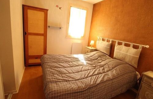 Bagneres-de-Luchon Apartment | Appartement 2 pièces cabine avec balcon, parking, animaux admis, Wi-Fi - FR-1-313-195