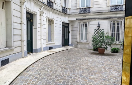 L'Europe Apartment | Appartement Haussmannien Familial