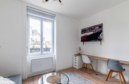 Yves Farge - Le Fleuve Apartment | Appartement Macé - Welkeys
