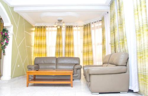 Kinshasa Apartment | Appartement spacieux à Kinshasa avec balconELv