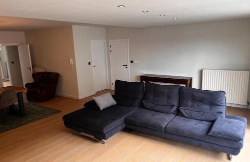 Geel Apartment | Appartement ' Tintin Travels'
