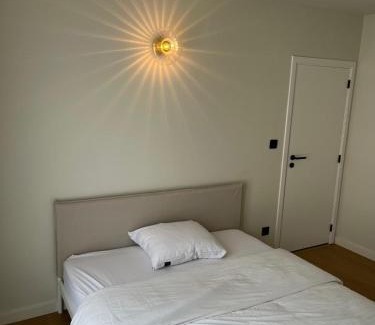 Geel Apartment | Appartement ' Tintin Travels'