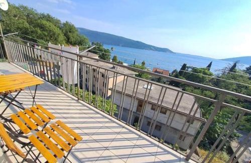 Meljine Apartment | Appartment with view in Montenegro