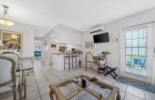Pompano Beach Apartment | Apt#2 BEACH-CHARMING Lodging SUNNY PLACE:BBQ/Patio