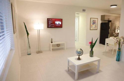 Seybold Apartment | Apt 3 Miami Designer Apartment in the Upper East-Side