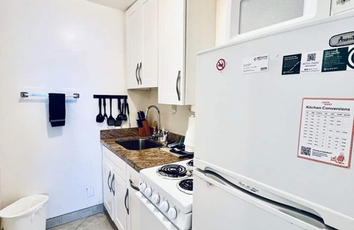 Pompano Beach Apartment | Apt#4 -Charming relaxing -beautiful APT-80yard walk to the BEACH wBBQ/Patio