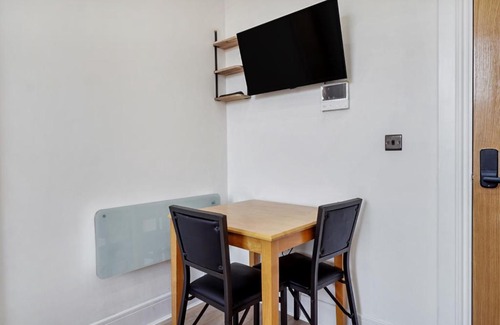 Brighouse Apartment | Apt 7 Tudor House