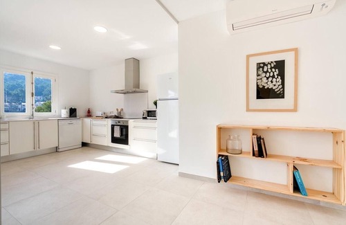 Cala San Vicente Apartment | apt. Cavall Bernat Near Beach, Balcony With Views, A/C, Wifi, 3 Bedr.