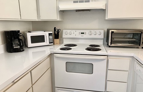 Historic Tennis Club Apartment | Apt G - furnished 1bed/1bath, second floor,in the heart of downtown Palm Springs