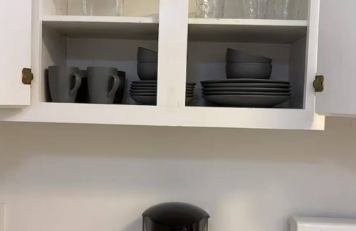 Historic Tennis Club Apartment | Apt H- upstairs furnished 2bed/2bath in DT Palm Springs with mountain view