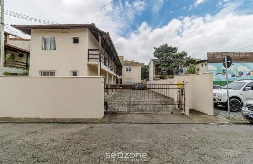 Porto da Lagoa Apartment | Apt just minutes from Lagoa da Conceição - SIS0005