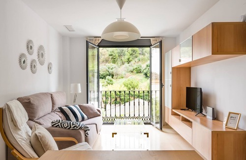 Centro Apartment | APT Malaga Center with PARKING and VIEWS of Gibralfaro