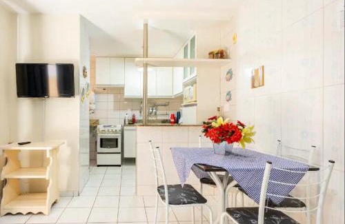 Praia do Morro Apartment | Apt na quadra da praia do Morro com área Lateral