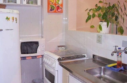 Pitangueiras Apartment | Apt R.México 2 bedrooms 50mt from Pitangueiras beach