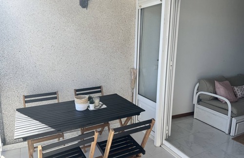 Quintans Apartment | Apt Sanxenxo one minute from the beach, views with garage and elevator. 8 pax