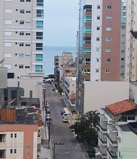 Castelo Branco Apartment | Apto 350 metros do mar com 2 garagens e ar condicionado