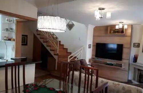 Vila Iara Apartment | Apto aconchegante em Capivari com lareira e sacada