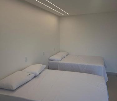 Guaibim Apartment | Apto com piscinas e pé na areia