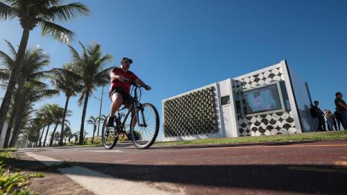 Mirim Apartment | Apto Com Sacada e Ar Condicionado a 2 minutos da Praia