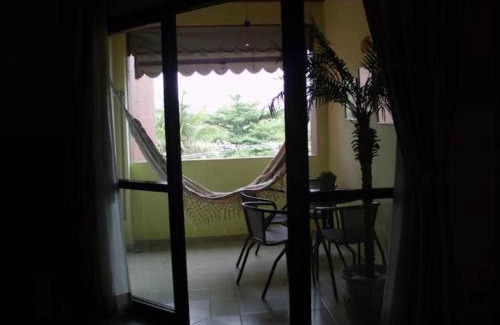 Parque Enseada Apartment | Apto com varanda Wi-Fi, Netflix - 400 m da praia