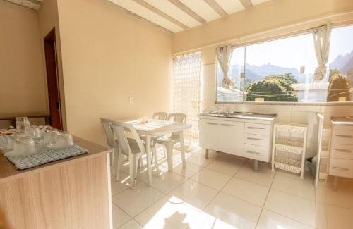 Pereque Apartment | Apto com Wi-fi, garagem e vista das montanhas