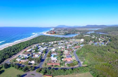 Lake Cathie Villa | Aqua View