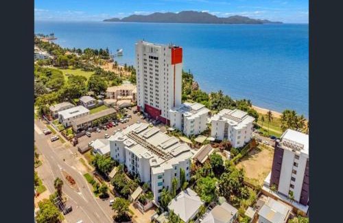 North Ward Apartment | Aquarius Escape - Managed by Home to Holiday