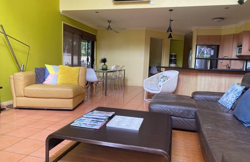 Labrador Villa | Aquatic Centre GC Marathon Sea WorldnDuplex 50 Metres to Beach, Surfers Paradise