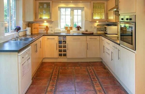 Chirk Bank Cottage | AQUEDUCT COTTAGE, family friendly, character holiday cottage in Chirk
