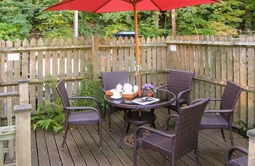 Chirk Bank Cottage | AQUEDUCT COTTAGE, family friendly, character holiday cottage in Chirk