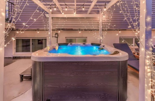 Paradise House | Arcade Lounge ꩜ Pool, Hot Tub, Cabana, Near STRIP