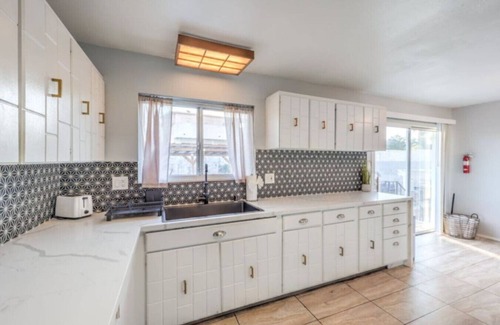 Paradise House | Arcade Lounge-Pool+Spa, Pool Table, Close to STRIP