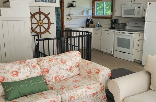 Arcadia Cottage | Arcadia BeachView Cottage- Lake Michigan is ready for you just across the lane!