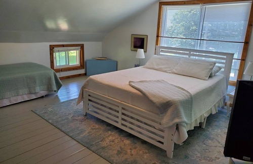 Arcadia Cottage | Arcadia BeachView Cottage- Lake Michigan is ready for you just across the lane!