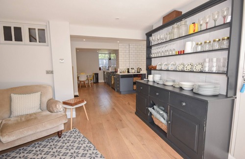 Ryde Ski Chalet | Arden Villa with Sea Views