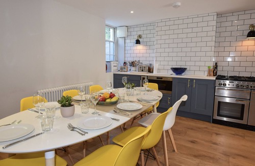 Ryde Ski Chalet | Arden Villa with Sea Views