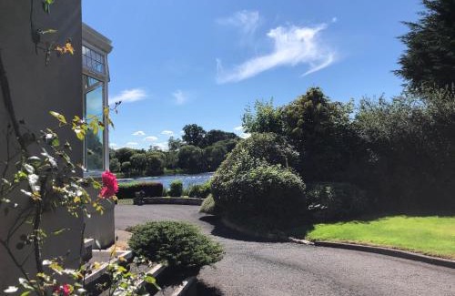 Enniskillen House | Ardhowen Bay lakefront holiday accommodation
