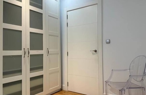 Indautxu Apartment | Areilza by Forever Rentals. 3 bedroom apartment in the centre. Wifi