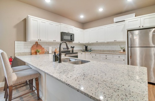 Farmington House | Arkansas Guest Suite w/Deck: Near Fayetteville!