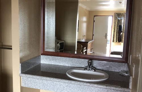 Riverside Hotel | Arlington Inn