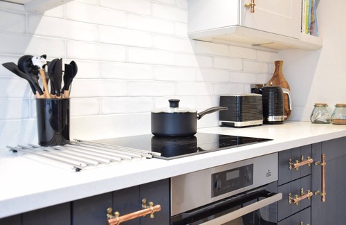 Orford Cottage | ARLO COTTAGE, ORFORD, pet friendly, with open fire in Orford