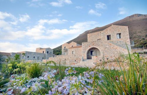 Omales Hotel | Armantanis Luxury Suites