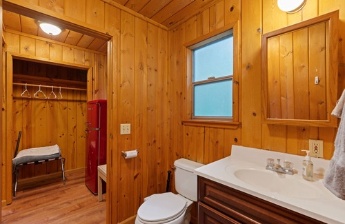 Boulder Creek Hotel | Armin - room Masoods Lodge