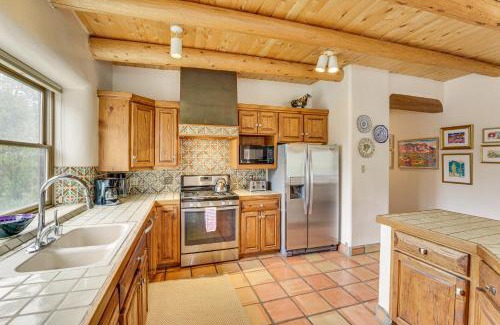 Arroyo Seco House | Arroyo Seco Adobe with Hot Tub Near Taos Ski Valley!