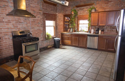 Crossroads Arts District Apartment | Art Alley Attic – Spacious Loft Near Breweries, Distilleries, Bars in Crossroads