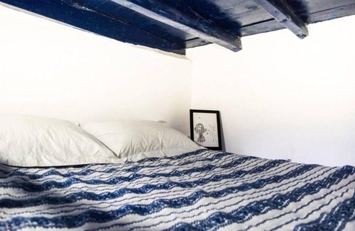 Mandraki House | Art curators traditional home next to the sea