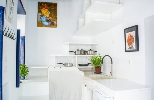 Mandraki House | Art curators traditional home next to the sea