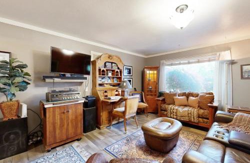 Boise House | Art Garden Cottage