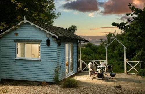 Blandford Saint Mary House | Art Studio - Connect to Nature in the Hot Tub at Cosy Studio